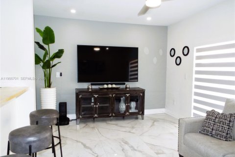 Adosado en venta en Cutler Bay, Florida, 3 dormitorios, 139.73 m2 № 2028897 - foto 17