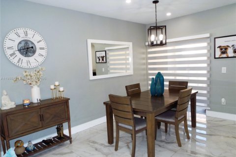 Adosado en venta en Cutler Bay, Florida, 3 dormitorios, 139.73 m2 № 2028897 - foto 8