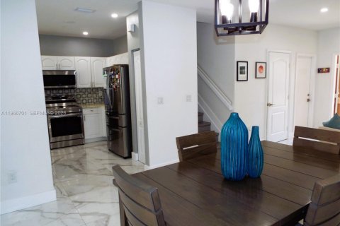 Adosado en venta en Cutler Bay, Florida, 3 dormitorios, 139.73 m2 № 2028897 - foto 10