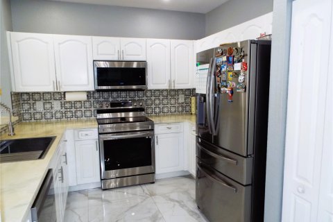 Adosado en venta en Cutler Bay, Florida, 3 dormitorios, 139.73 m2 № 2028897 - foto 12