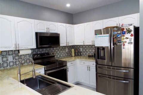 Adosado en venta en Cutler Bay, Florida, 3 dormitorios, 139.73 m2 № 2028897 - foto 13