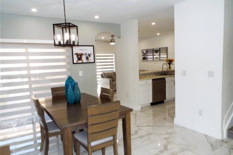 Adosado en venta en Cutler Bay, Florida, 3 dormitorios, 139.73 m2 № 2028897 - foto 9