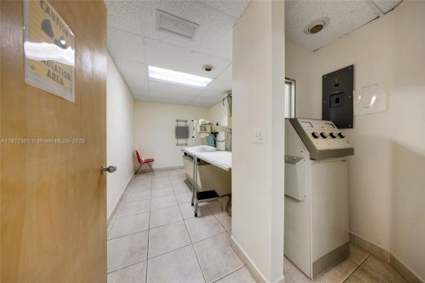 Commercial property in Palmetto Bay, Florida № 2076776 - photo 18