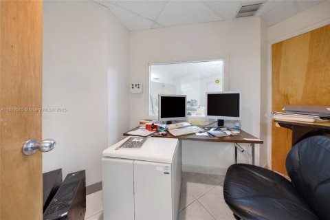 Commercial property in Palmetto Bay, Florida № 2076776 - photo 15