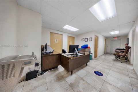Commercial property in Palmetto Bay, Florida № 2076776 - photo 13