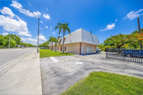 Commercial property in Palmetto Bay, Florida № 2076776 - photo 27
