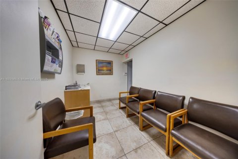 Commercial property in Palmetto Bay, Florida № 2076776 - photo 20