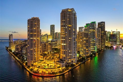 Condo in Miami, Florida, 4 bedrooms  № 1953389 - photo 7
