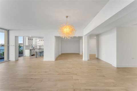 Condo in Miami, Florida, 4 bedrooms  № 1953389 - photo 3
