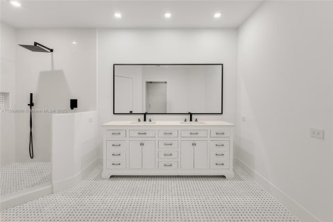 Condo in Miami, Florida, 4 bedrooms  № 1953389 - photo 29
