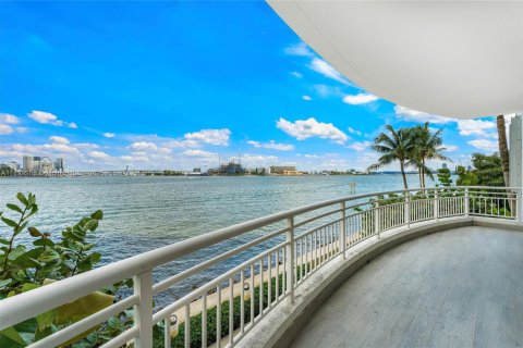 Condo in Miami, Florida, 4 bedrooms  № 1953389 - photo 11