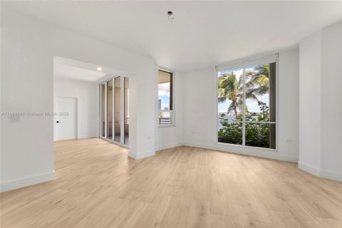 Condo in Miami, Florida, 4 bedrooms  № 1953389 - photo 23