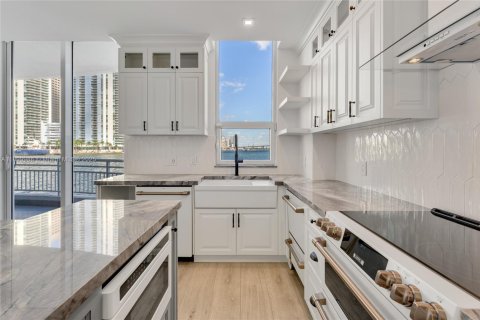 Condo in Miami, Florida, 4 bedrooms  № 1953389 - photo 18