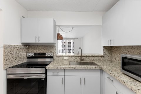 Купить кондоминиум в Майами-Бич, Флорида 1 спальня, 60.76м2, № 2053703 - фото 3