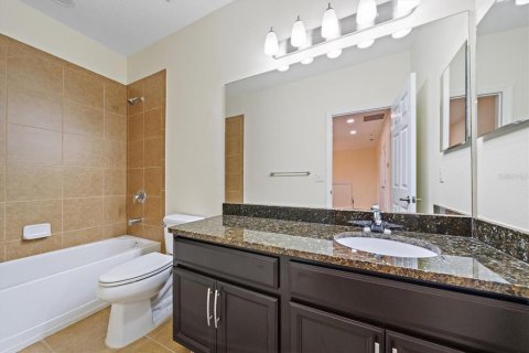 House in Sarasota, Florida 4 bedrooms, 198.72 sq.m. № 2221378 - photo 15