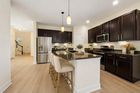 House in Sarasota, Florida 4 bedrooms, 198.72 sq.m. № 2221378 - photo 2