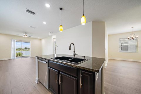 House in Sarasota, Florida 4 bedrooms, 198.72 sq.m. № 2221378 - photo 30