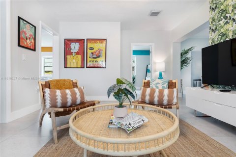 Casa en alquiler en Miami, Florida, 3 dormitorios, 115.94 m2 № 1864512 - foto 3