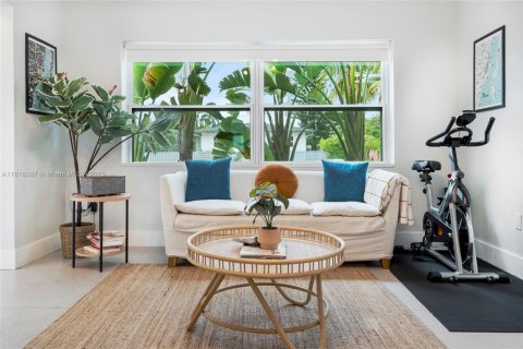 Casa en alquiler en Miami, Florida, 3 dormitorios, 115.94 m2 № 1864512 - foto 2