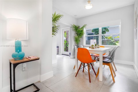 Casa en alquiler en Miami, Florida, 3 dormitorios, 115.94 m2 № 1864512 - foto 9