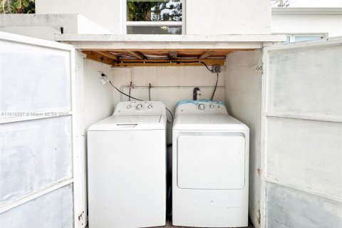 Casa en alquiler en Miami, Florida, 3 dormitorios, 115.94 m2 № 1864512 - foto 29