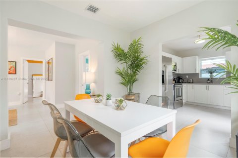 Casa en alquiler en Miami, Florida, 3 dormitorios, 115.94 m2 № 1864512 - foto 11
