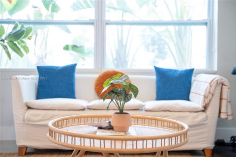 Casa en alquiler en Miami, Florida, 3 dormitorios, 115.94 m2 № 1864512 - foto 5