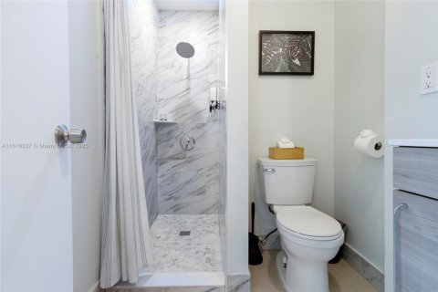 Casa en alquiler en Miami, Florida, 3 dormitorios, 115.94 m2 № 1864512 - foto 27