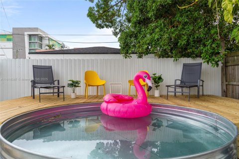 Casa en alquiler en Miami, Florida, 3 dormitorios, 115.94 m2 № 1864512 - foto 1