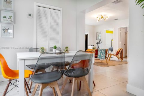 Casa en alquiler en Miami, Florida, 3 dormitorios, 115.94 m2 № 1864512 - foto 10