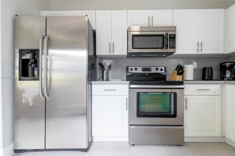 Casa en alquiler en Miami, Florida, 3 dormitorios, 115.94 m2 № 1864512 - foto 13