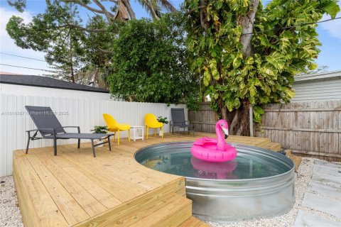 Casa en alquiler en Miami, Florida, 3 dormitorios, 115.94 m2 № 1864512 - foto 4