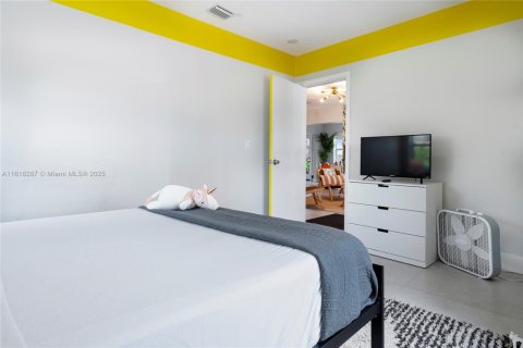 Casa en alquiler en Miami, Florida, 3 dormitorios, 115.94 m2 № 1864512 - foto 18
