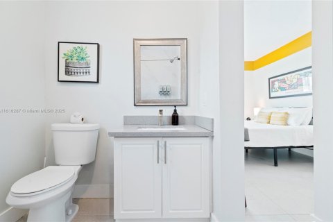 Casa en alquiler en Miami, Florida, 3 dormitorios, 115.94 m2 № 1864512 - foto 19