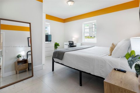 Casa en alquiler en Miami, Florida, 3 dormitorios, 115.94 m2 № 1864512 - foto 24