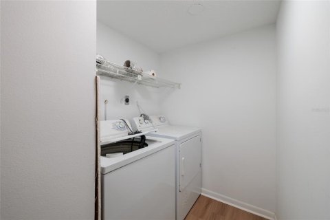 Condo in Treasure Island, Florida, 2 bedrooms  № 2353381 - photo 29