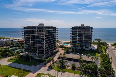 Condo in Treasure Island, Florida, 2 bedrooms  № 2353381