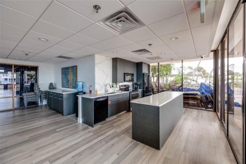 Condo in Treasure Island, Florida, 2 bedrooms  № 2353381 - photo 30