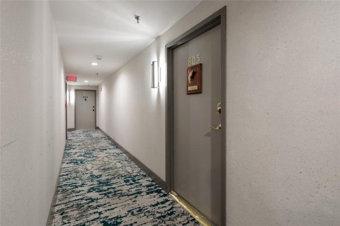 Condo in Treasure Island, Florida, 2 bedrooms  № 2353381 - photo 5