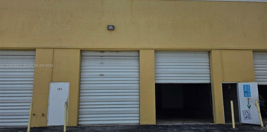 Propiedad comercial en Miami, Florida № 1179735