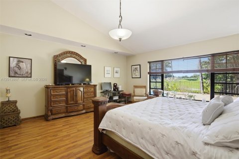 Casa en venta en Hialeah, Florida, 4 dormitorios, 303.79 m2 № 2185854 - foto 23