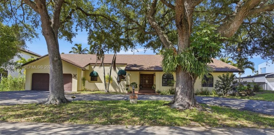 Casa en Hialeah, Florida 4 dormitorios, 303.79 m2 № 2185854