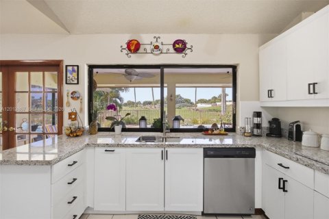 Casa en venta en Hialeah, Florida, 4 dormitorios, 303.79 m2 № 2185854 - foto 14