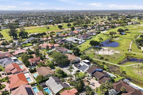Casa en venta en Hialeah, Florida, 4 dormitorios, 303.79 m2 № 2185854 - foto 6