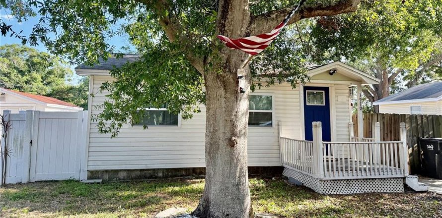 Villa ou maison à Saint Petersburg, Floride 3 chambres, 92.53 m2 № 1663036