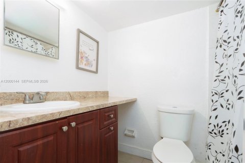 Condominio en venta en Hialeah, Florida, 3 dormitorios, 101.26 m2 № 2067230 - foto 14