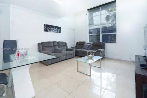 Condominio en venta en Hialeah, Florida, 3 dormitorios, 101.26 m2 № 2067230 - foto 8