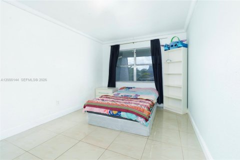 Condominio en venta en Hialeah, Florida, 3 dormitorios, 101.26 m2 № 2067230 - foto 13
