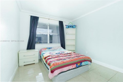Condominio en venta en Hialeah, Florida, 3 dormitorios, 101.26 m2 № 2067230 - foto 12