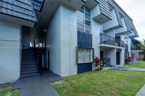 Condominio en Hialeah, Florida, 3 dormitorios № 2067230